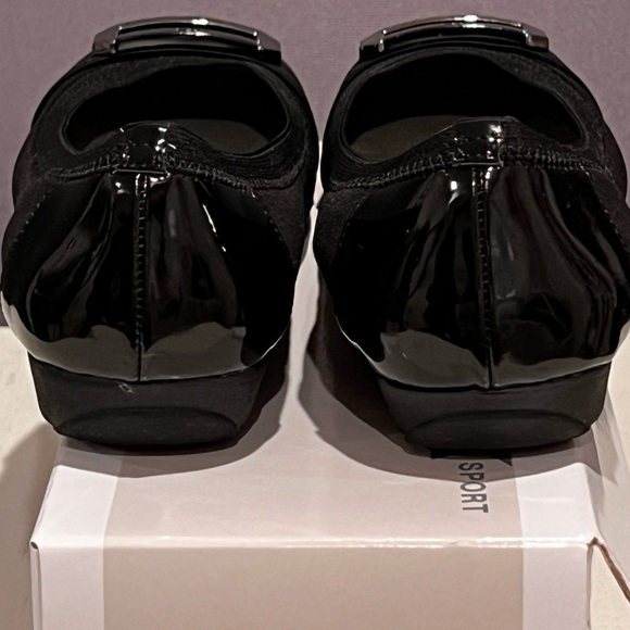 Anne Klein Black Flats with Rounded Toe and Glossy Finish - Picture 5 of 9